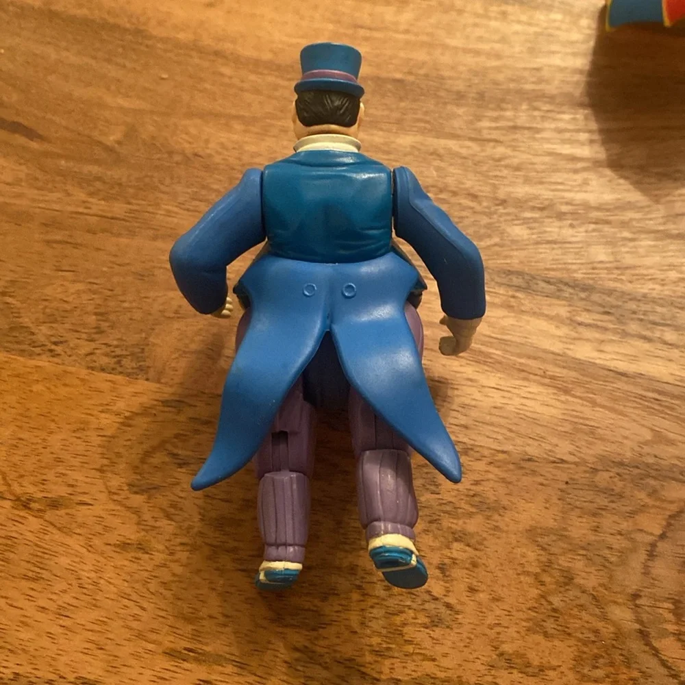 1984 Vintage Kenner Super Powers The Penguin Action Figure w/ Umprella Top - Picture 7 of 10